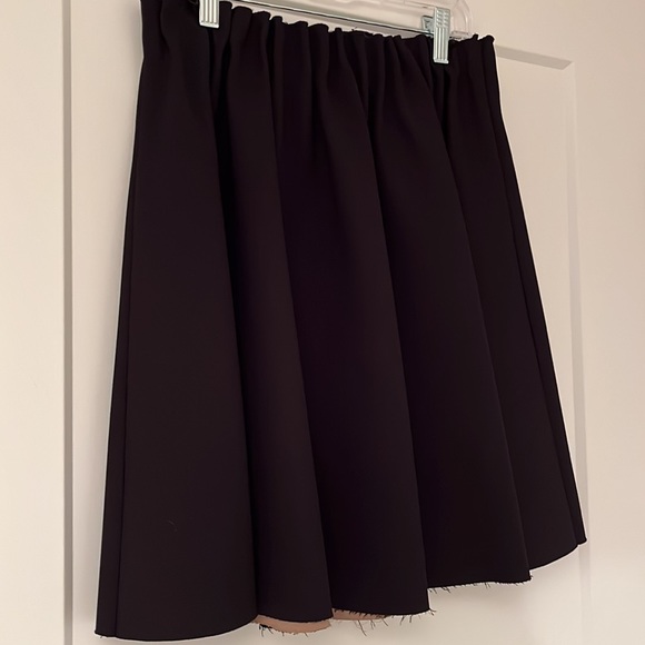 Black Zara a line skirt with unfinished edges - Picture 2 of 2